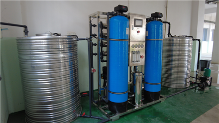 PE凈化槽應(yīng)用案例 可供1000人飲用!1噸/小時(shí)反滲透設(shè)備安裝完工!